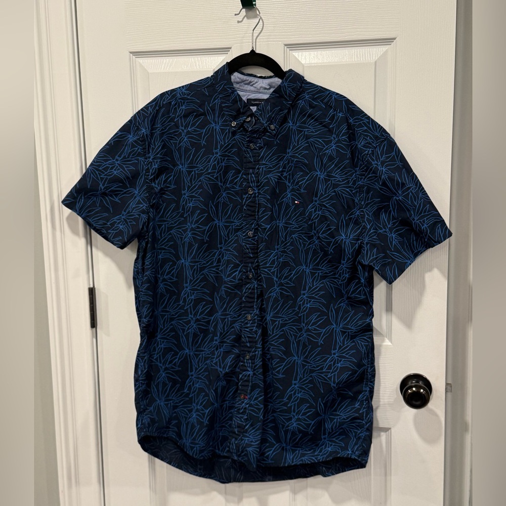 Tommy Hilfiger Navy Button-Down Short Sleeve Shirt with Light Blue Leaf Print